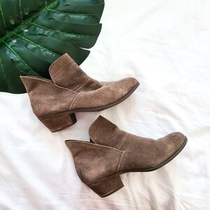 Me too zale slip on booties